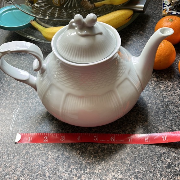 Fine China Teapot from Romania - Picture 3 of 6